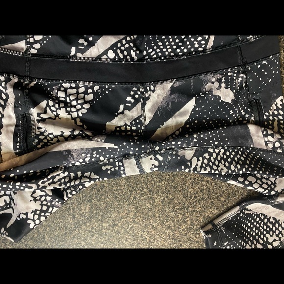 Lululemon 7/8 tight size 12 - Picture 4 of 4